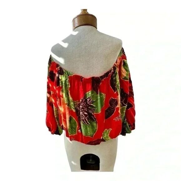 Free People tropically inspired crop. Off the shoulder fully lined. - Picture 3 of 8